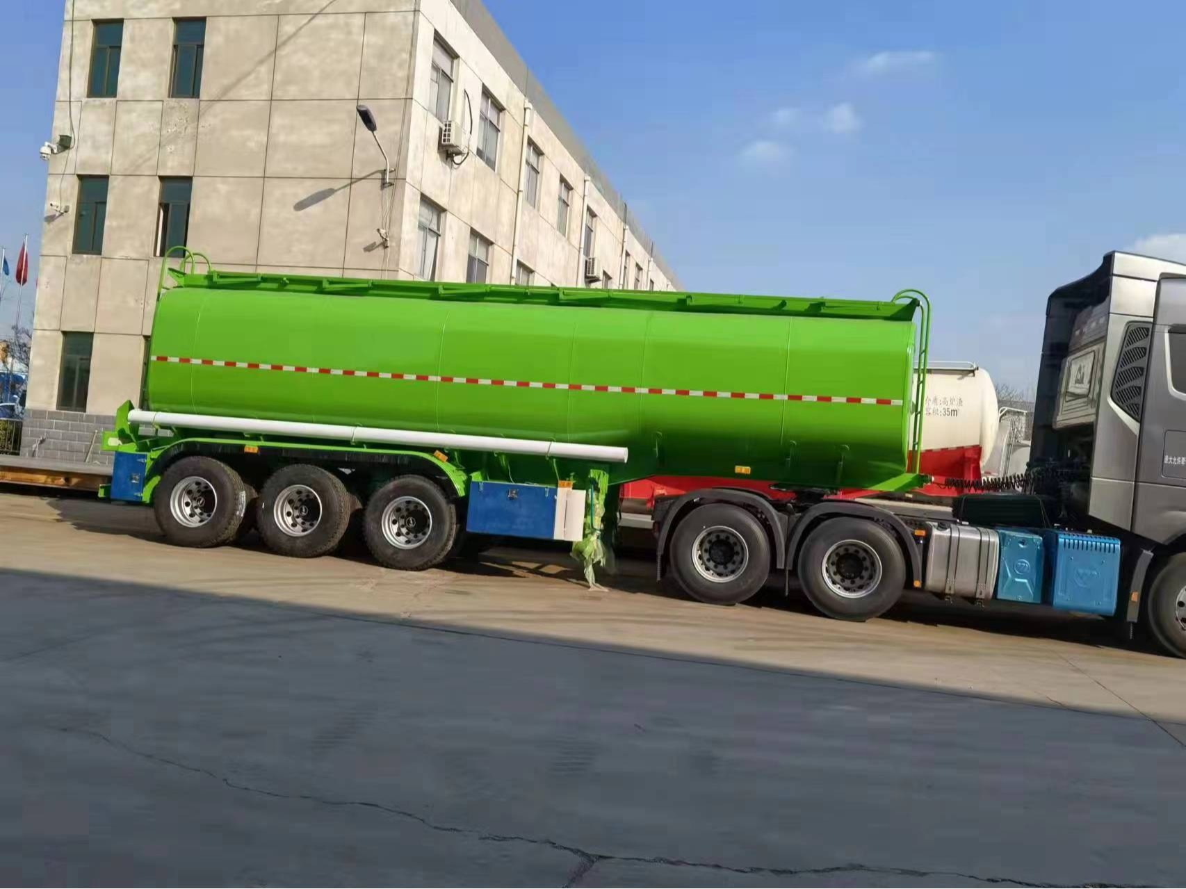 High Capacity Used Fuel Tanker LHD Oil Transport Truck