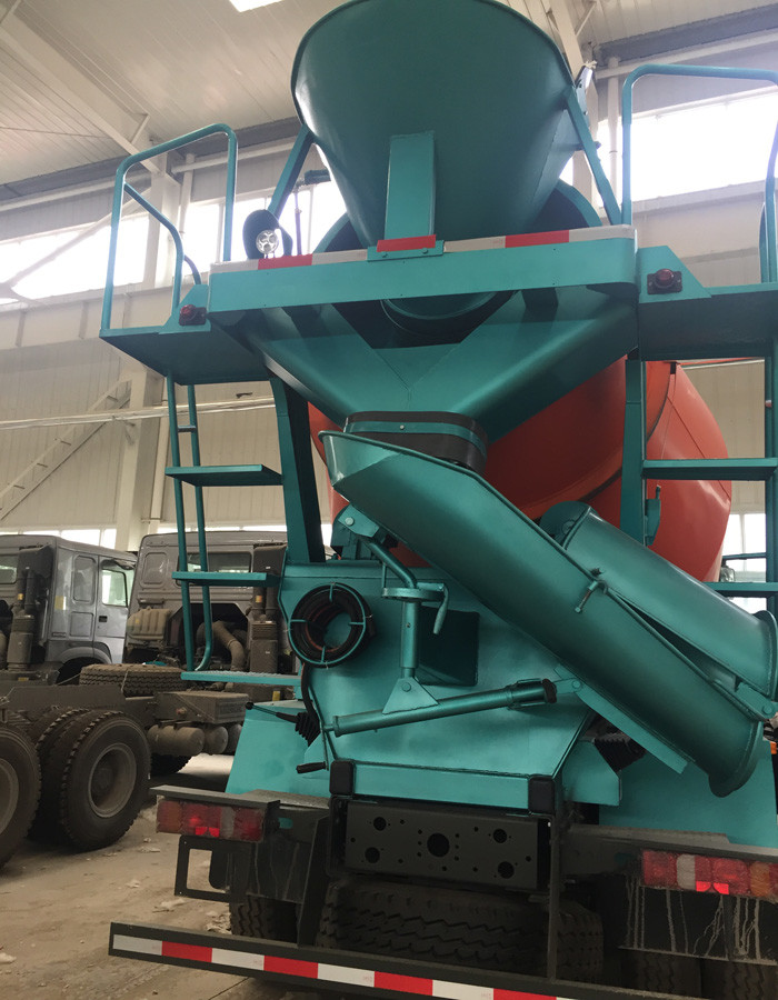 Large Capacity Concrete Mixer Truck For Construction Site SINOTRUK HOWO A7