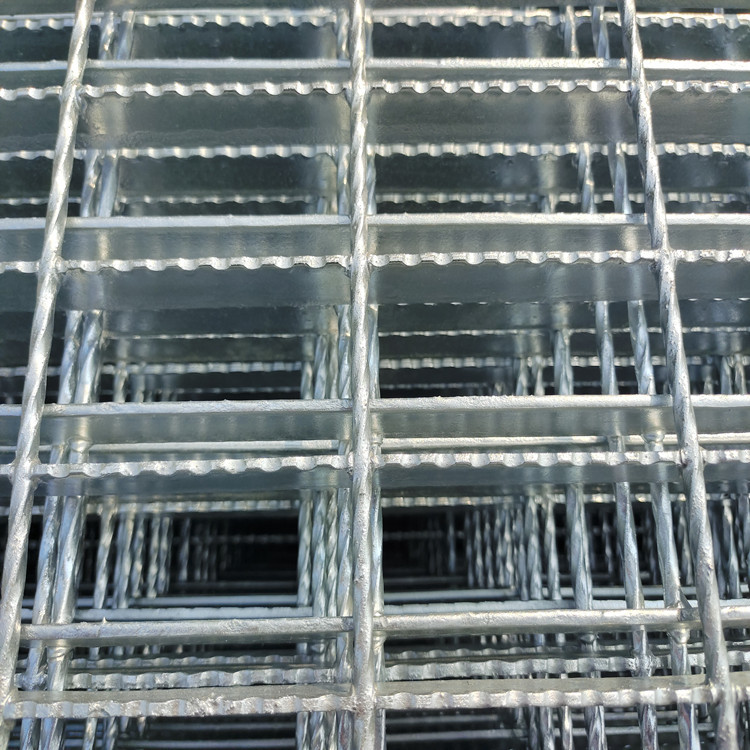 Toothed Serrated Bar Grating Hot Dip Galvanizing For Equipment Platform Step