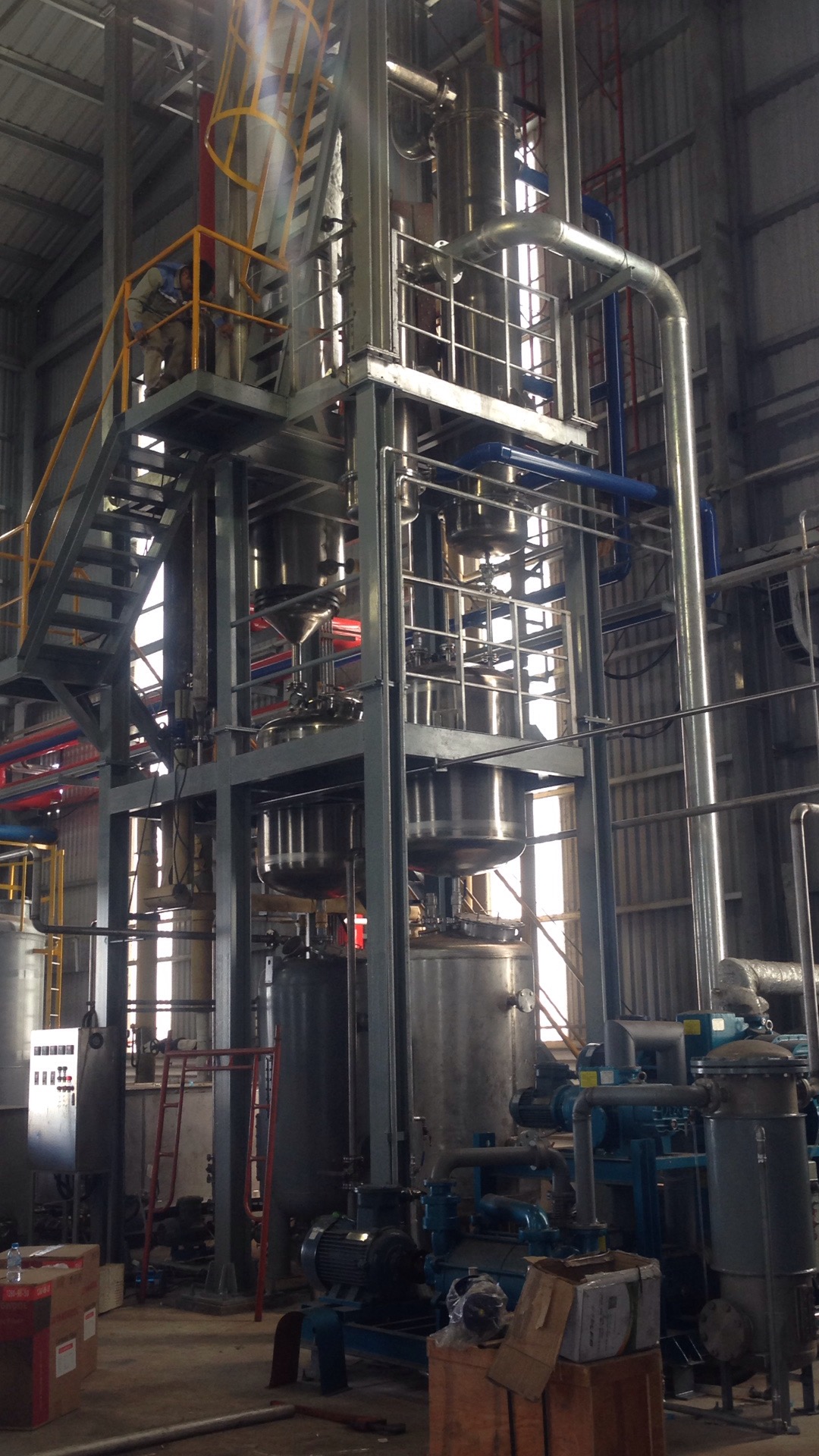 15kw Scraper Thin Layer Evaporator For Solution Concentration Oil Distillation