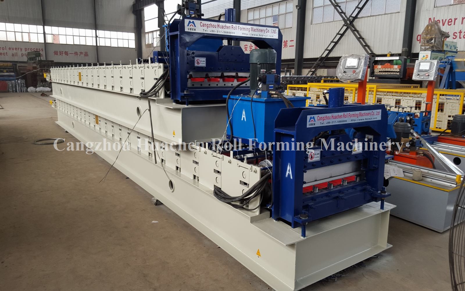 Galvanized Roofing Sheet Roll Forming Machine PLC Cold Roll Forming Equipment