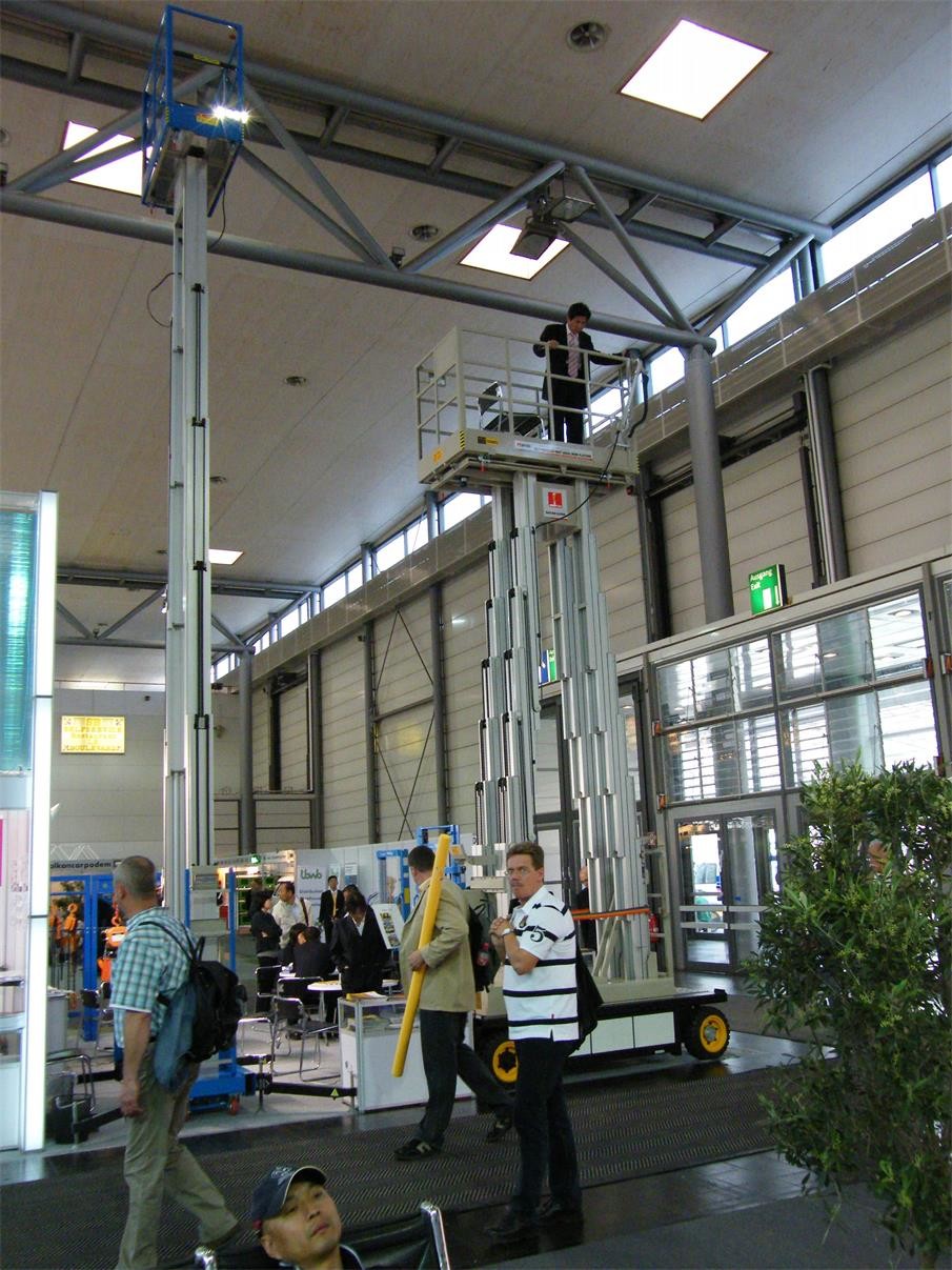 12m Four Mast Self Propelled Elevating Work Platforms With 300 KG Load