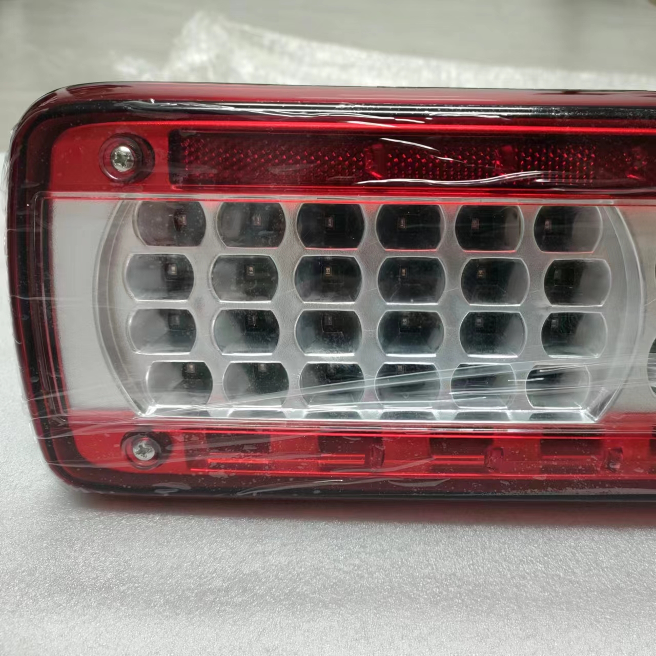 OE NO. FM440 ABS Shaanxi Truck Rear Tail Light LED Light 82849894 for FH20 FH400 FH460