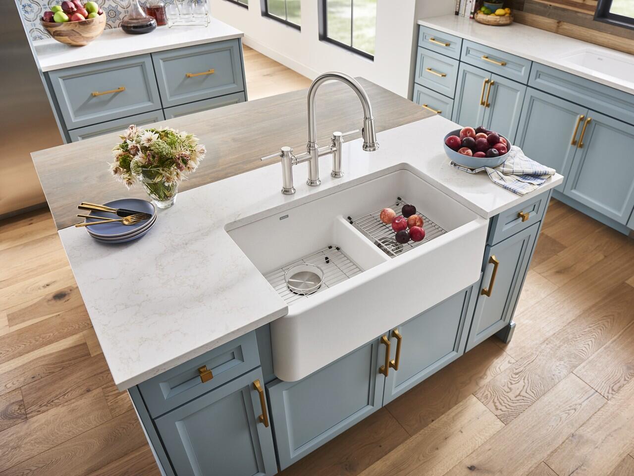 YALIG Shaker Blue Modular Kitchen Cabinets Customized Veneer Color Ready to Assemble