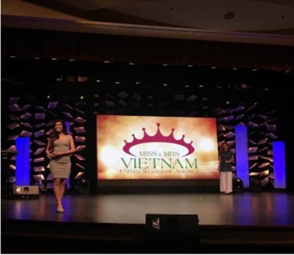 1000-1500cd/m2 Advertising Indoor LED Screen Rental P4.81 500*1000mm For Fashion