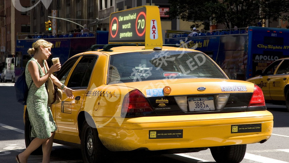 4G P5 Vehicle Top Advertising Taxi Roof Top LED Sign Top Variable Message Display
