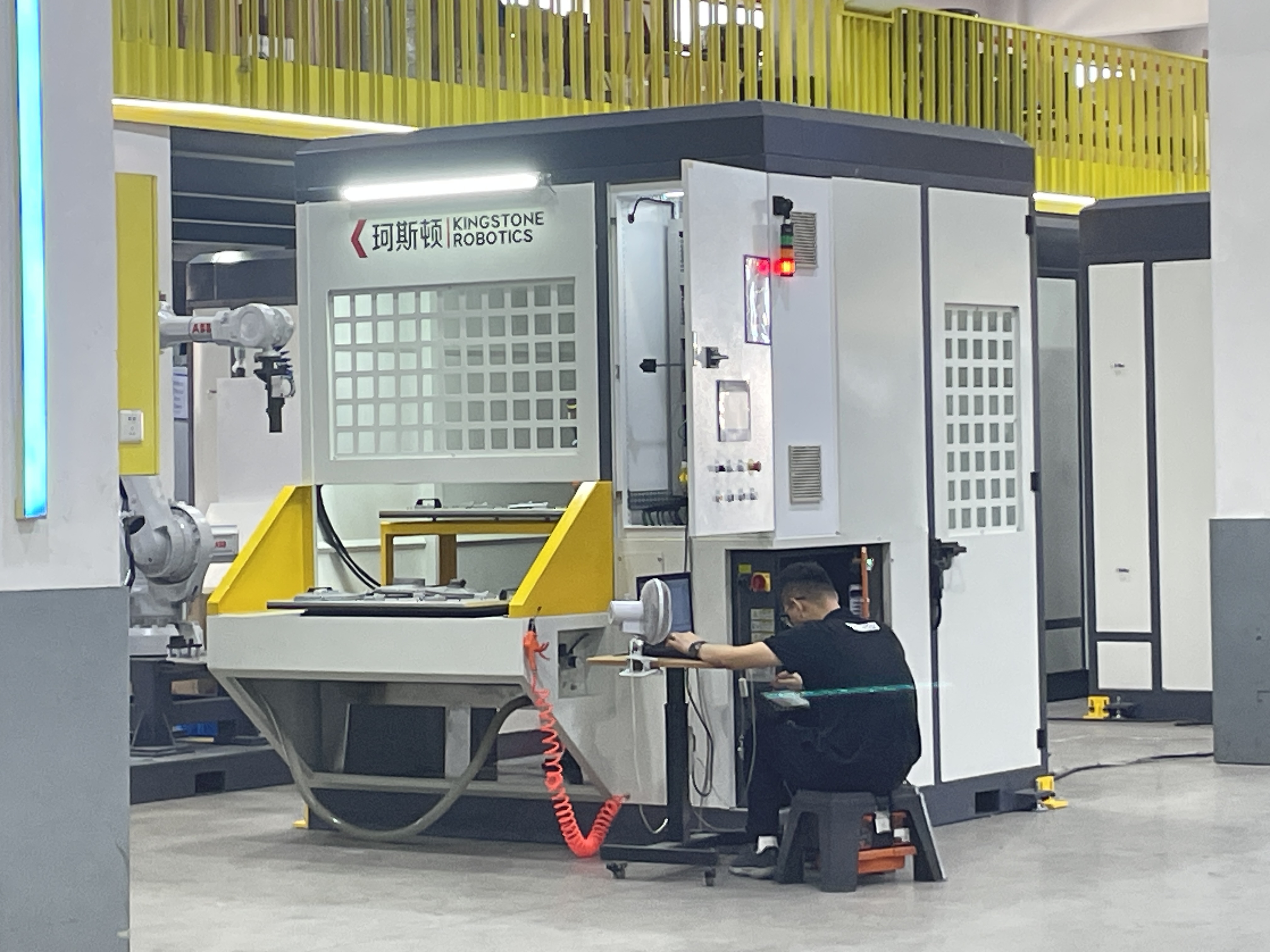 Adaptive Polishing System Robotic Buffing Machine processing knife blades