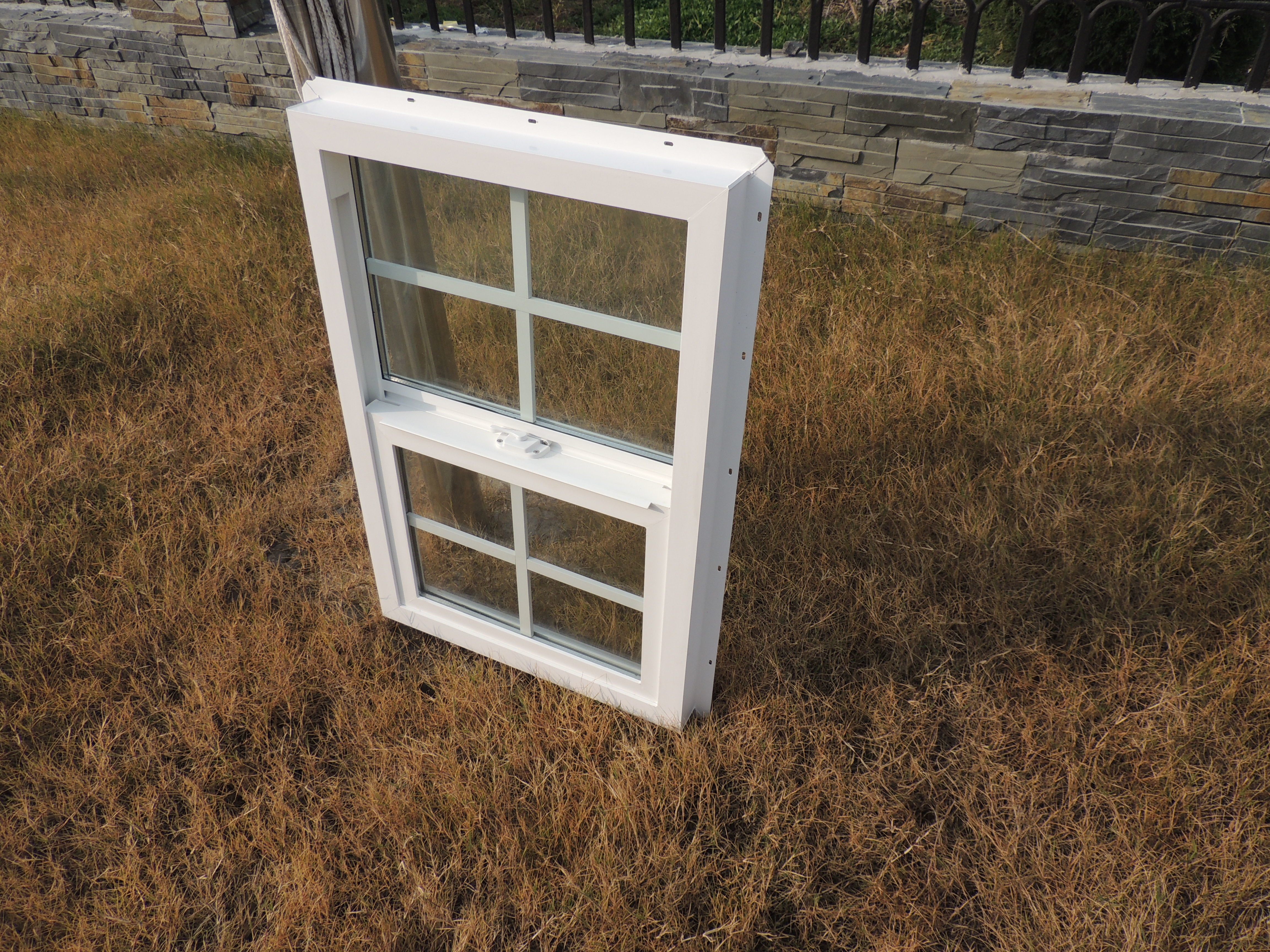 Customize Sizes Vertical Sliding Single Hung Windows Double Glass 1.4mm - 2.5mm Thickness