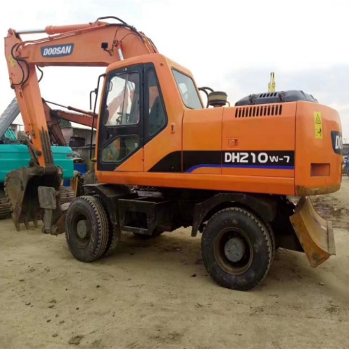 Doosan DH210W-7 Wheel Excavator in Shanghai Hot Made in Korea 19800kg Operating Weight