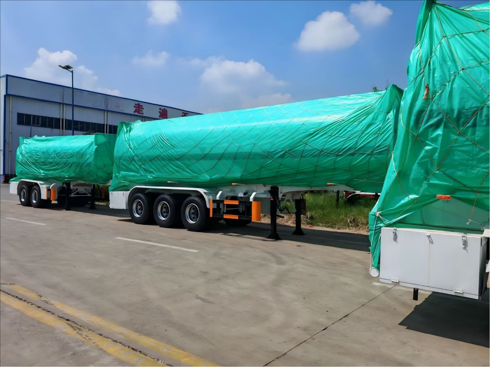 CIMC 3 axis carbon steel 20 to 30 cbms Cryogenic liquid oxygen hydrogen natural gas transport pressure vessel tank truck trailer