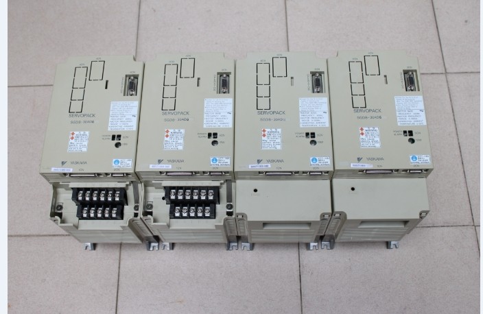 Industrial Servo Amplifier 0.6KWatt Yaskawa SGDB Series Servo Drive SGDB-10ADM