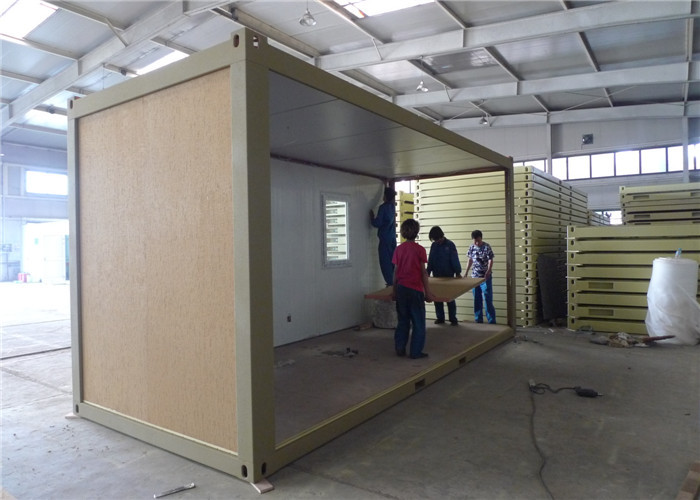  Demountable Prefab Container House With EPS Sandwich Panel Wall Manufactures
