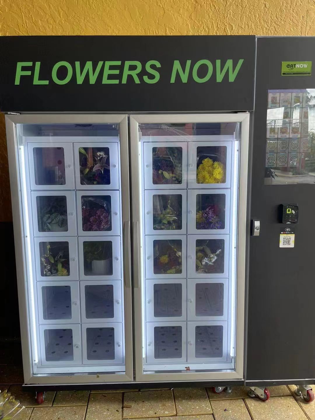  Convenient And High-Tech Locker Vending Machine For Shopping Mall Customizable 40 Lockers Manufactures
