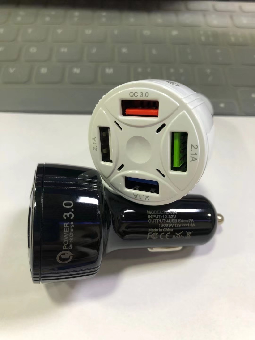 Universal Cell Phone Portable Car Charger 35W 32V Fireproof 4 USB