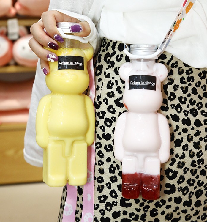 Customizable Plastic Milk Tea Bottle Jugs With Screw On Lids And Handles