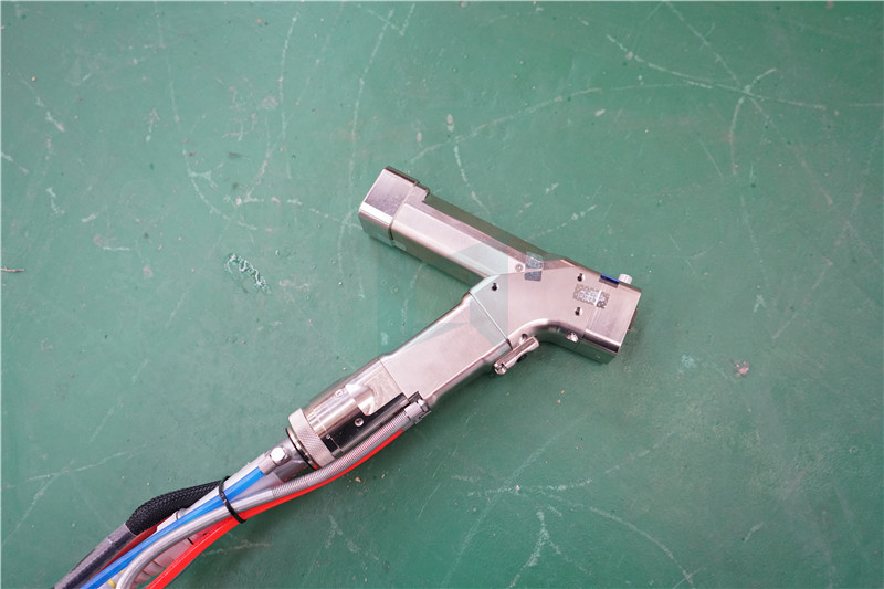 1064nm Portable Laser Rust Remover 1000w Buil In SA Water Chiller
