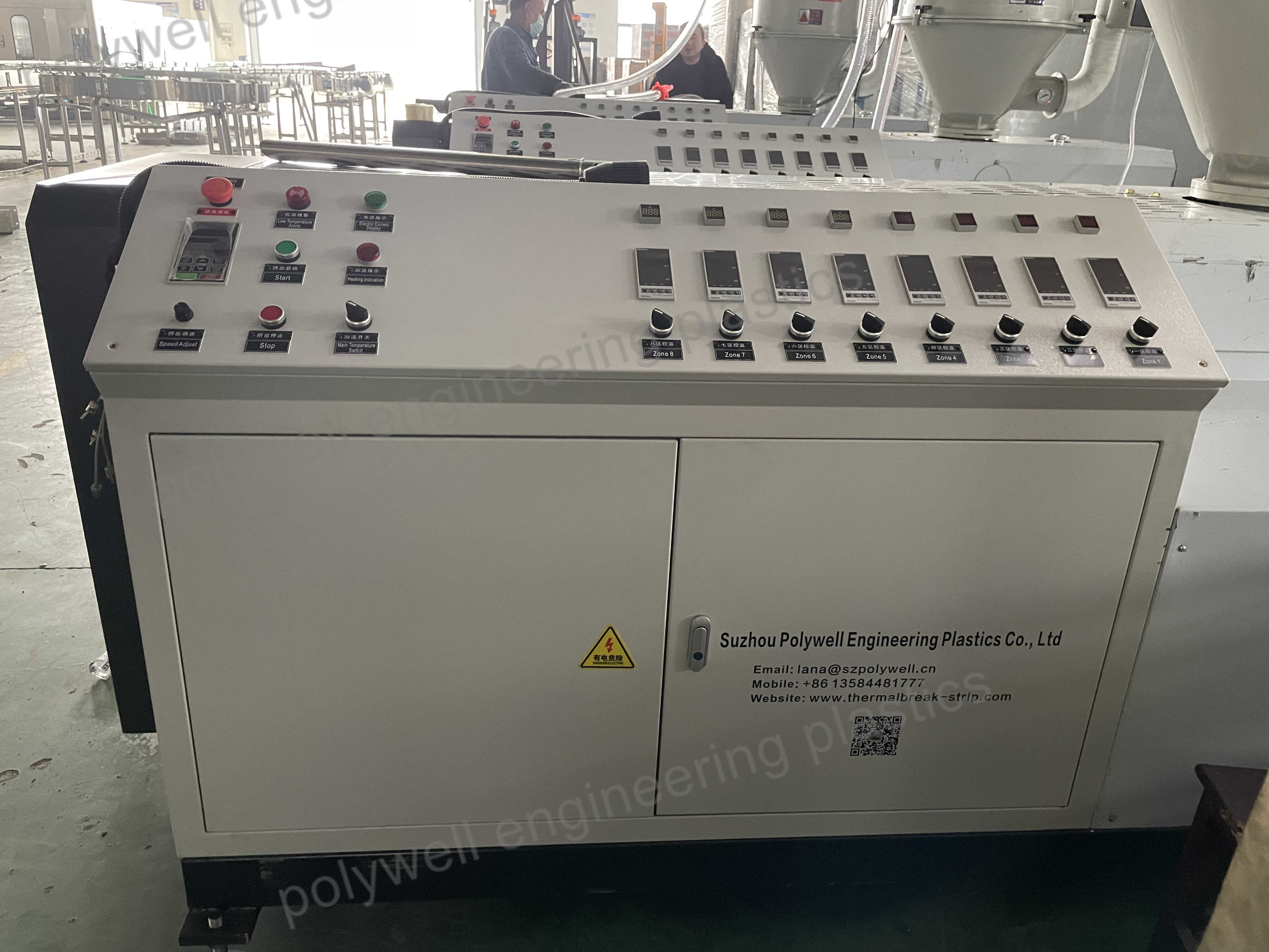 Single Screw Nylon Extruding Machine PA66GF25 Granules Produce Thermal Break Strip