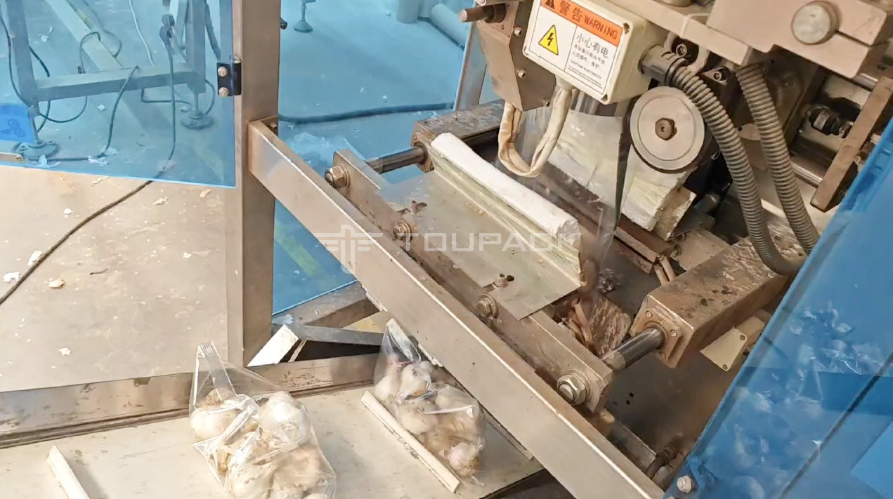 OEM Automatic Weighing Machine Pouch Bean Sprout Coriander Potato Garlic Baby Carrot Packing Machine