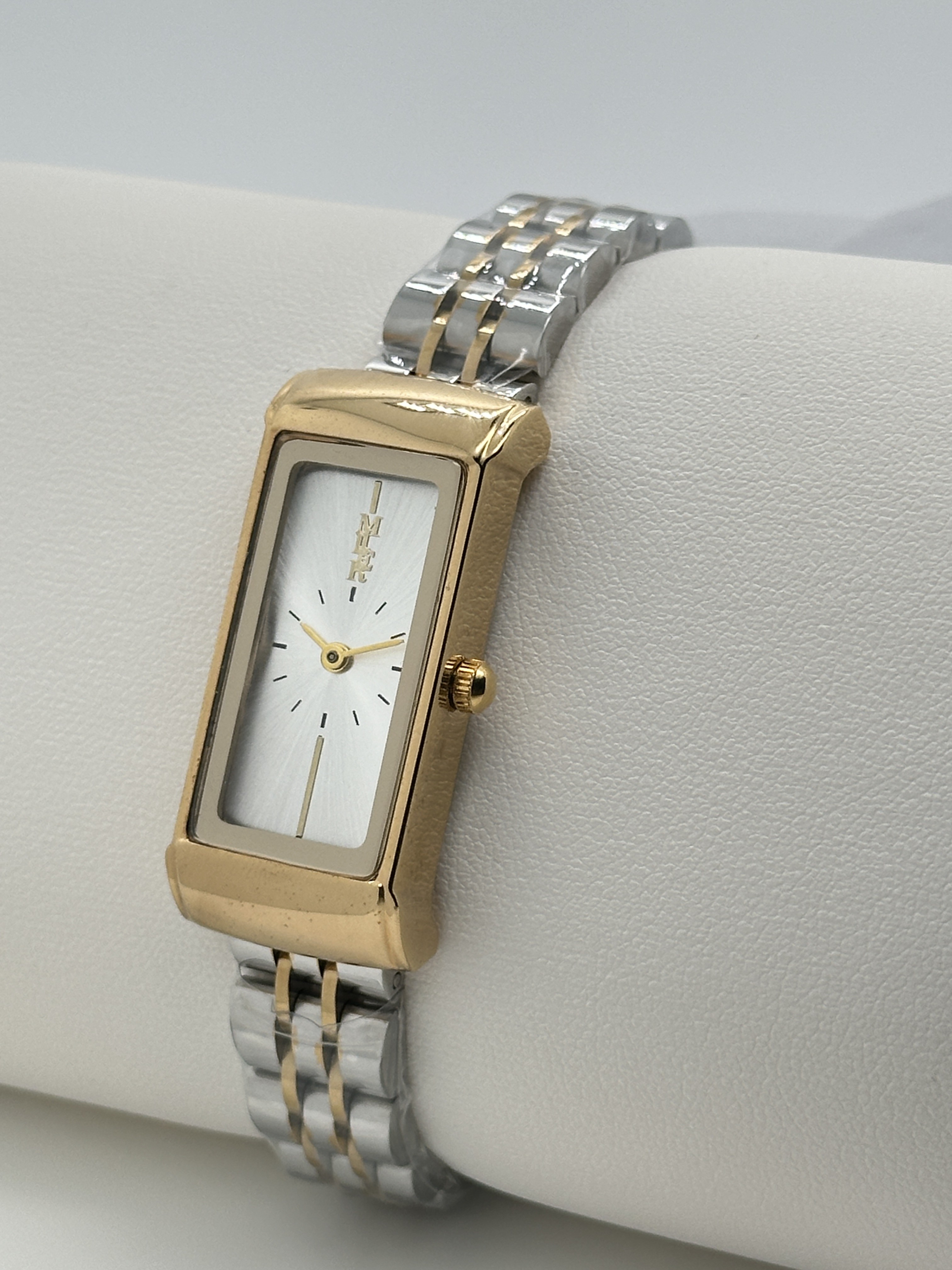 Waterproof Coaches Ladies Quartz Wristwatch With Hook Buckle Leather Band
