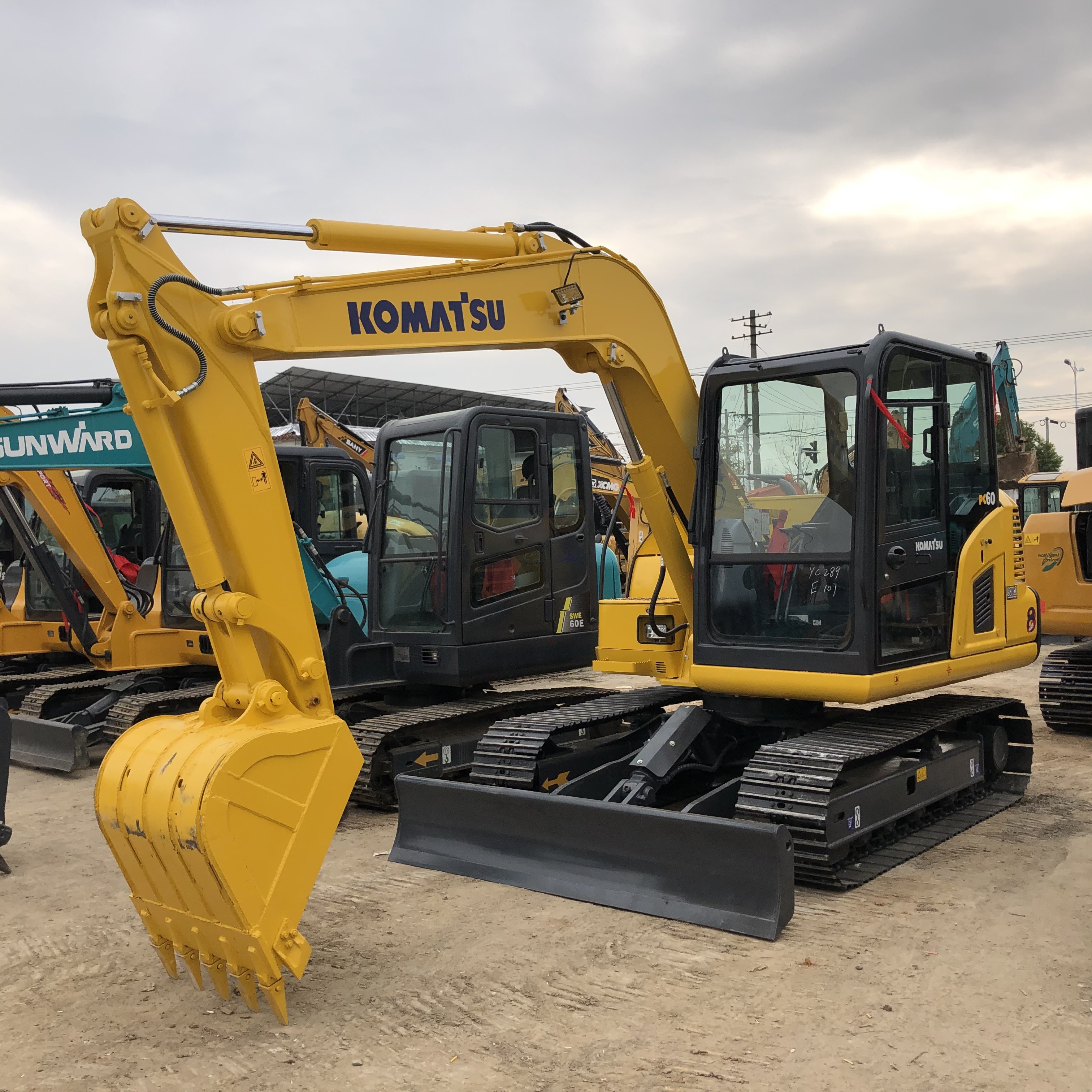 Komatsu PC60 Excavator Used Komatsu PC60 Crawler Excavator With Dozer Blade