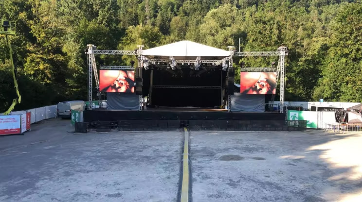 Outdoor Giant Stage Background LED Video Wall Rental Screen P2.84 Seamless Splicing