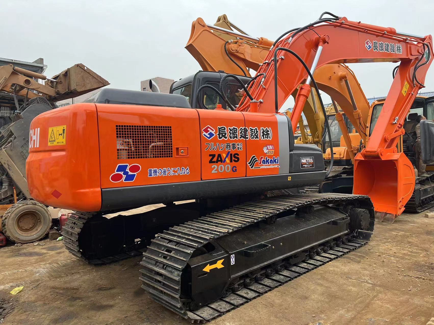 Used Medium Size Earth Moving Excavator ZX200 With Bearing Bucket
