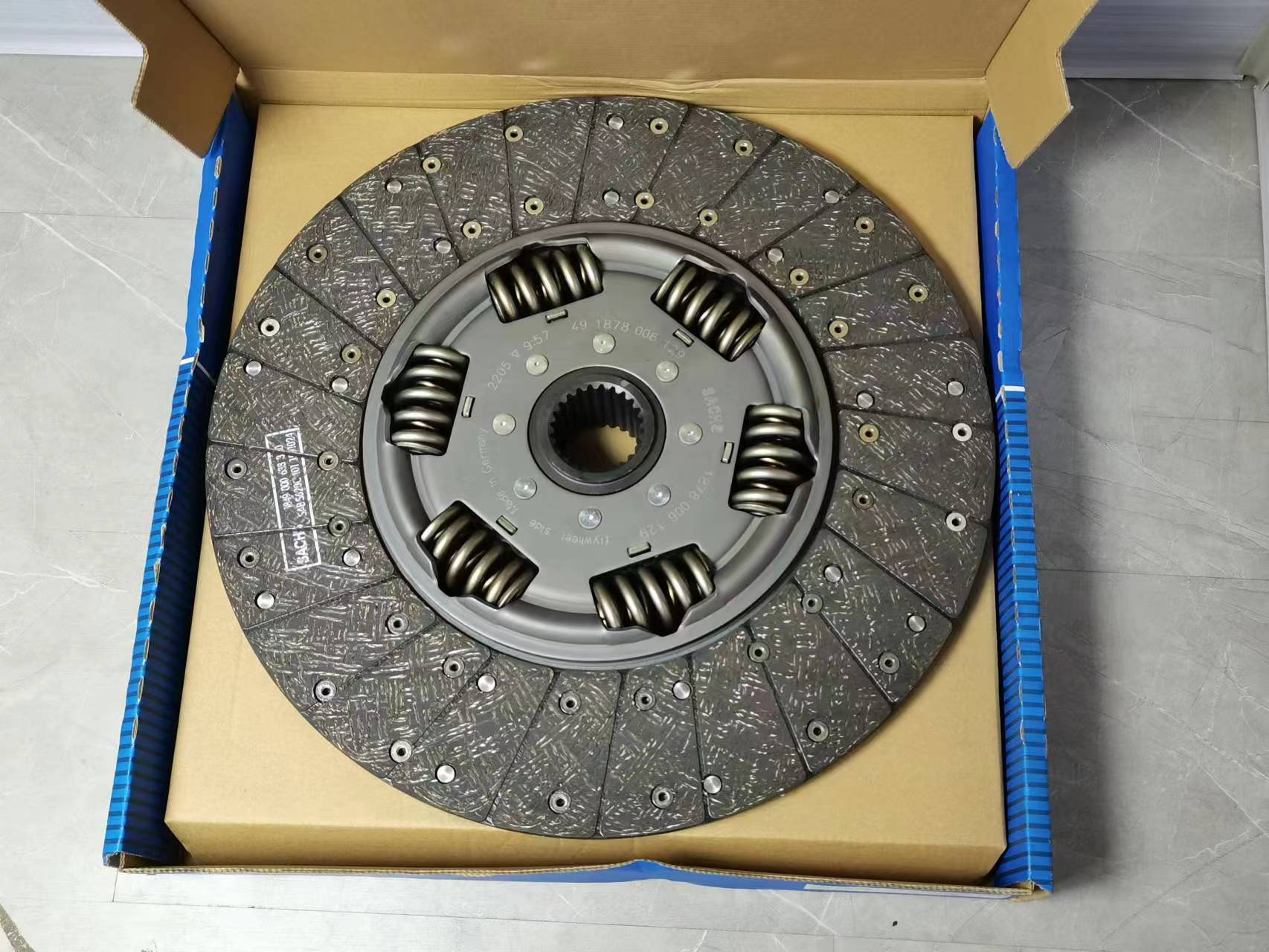 Heavy-duty Truck Headlight for Fh3 Fm3 Fh16 Spare Parts OE No. 21035638 21323108