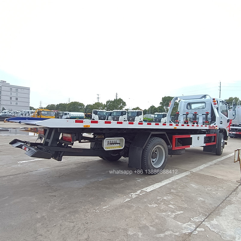 China Dongfeng 4x2 Top Quality Recovery Truck 5T Capacity, Sand-proof Winch, Ideal for Off-Road Salvage