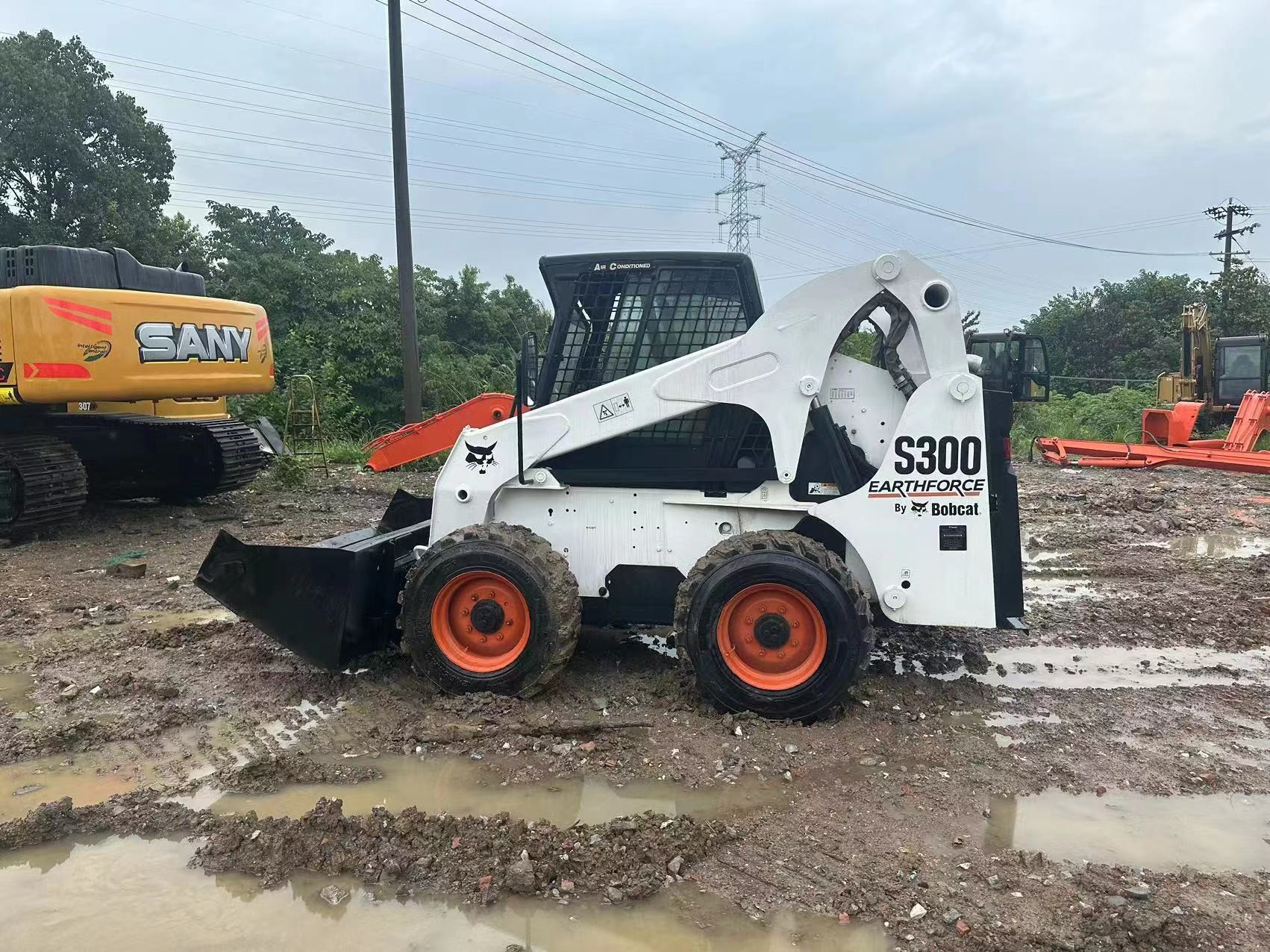 60KW Compact Used Skid Loaders Steer Bobcat S300 S160 S185 S18 S16