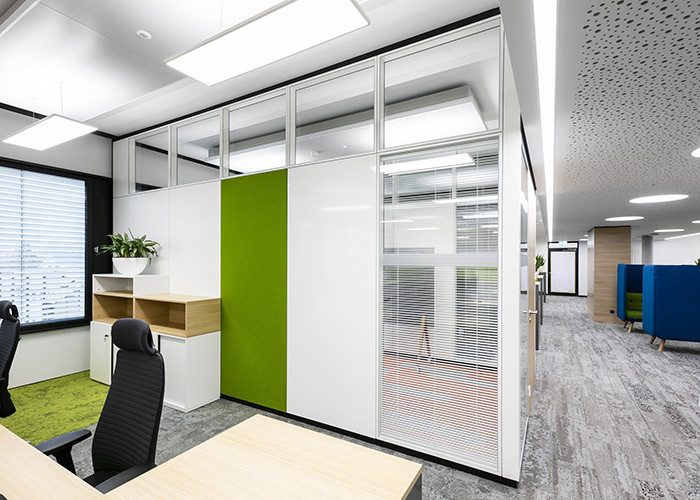 90mm Thickness Aluminum Framed Single / Double Glass Partition Wall With 2 Levels With Blinds