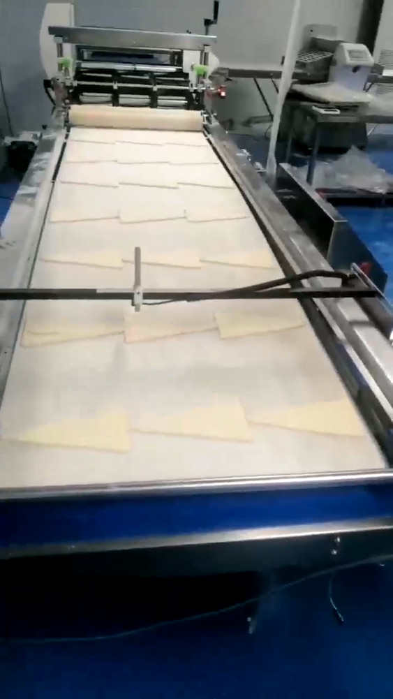 Automatic Croissant Making Machine Croissant Maker 2000 To 3000pcs/H