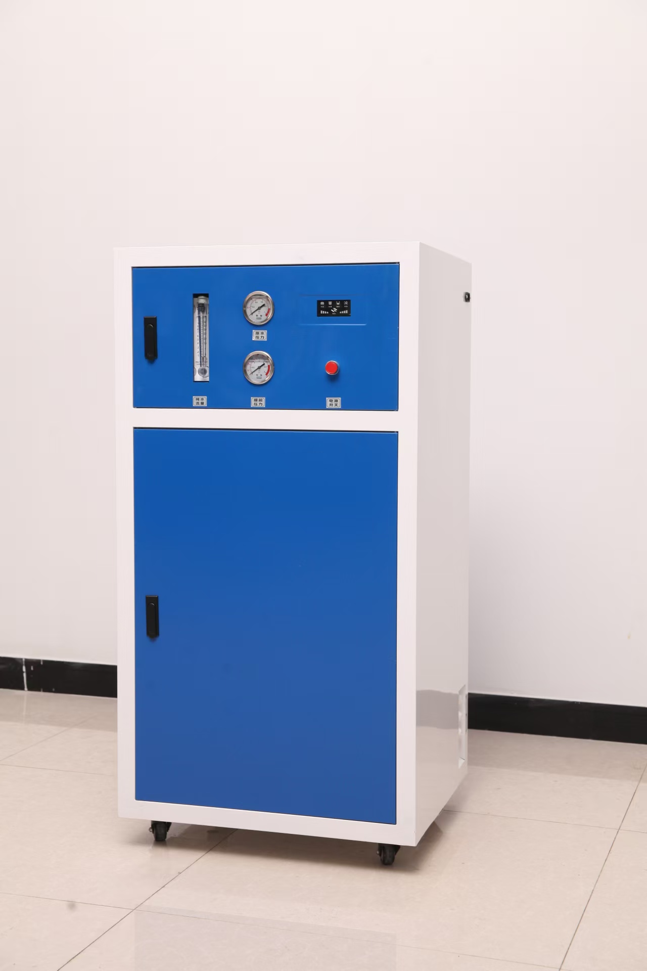 Customized Voltage 500l/H Salty Water To Pure Water Treatment Purify Automatic Operation
