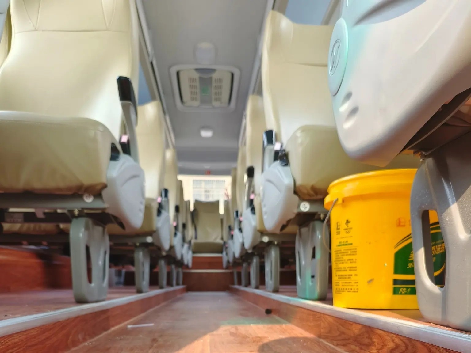 Used Transit Bus Golden Color 30 Seats KLQ6882 Single Door 6 Cylinders Engine Air Conditioner Used Higer Bus