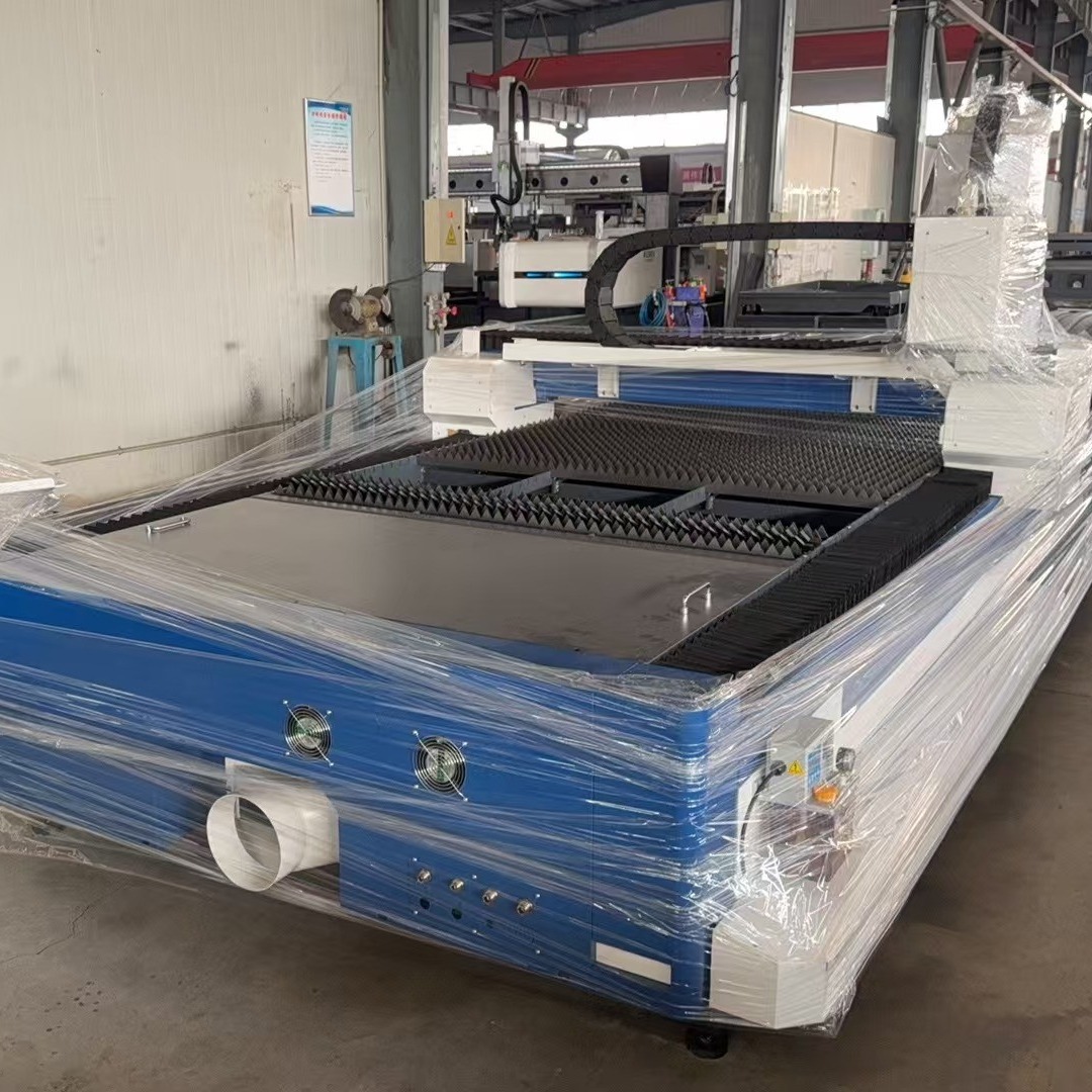 1500mm*3000mm Cutting Area Sheet Metal Fabrication Single Table Laser Cutting Machine With Water Cooling Capabilities
