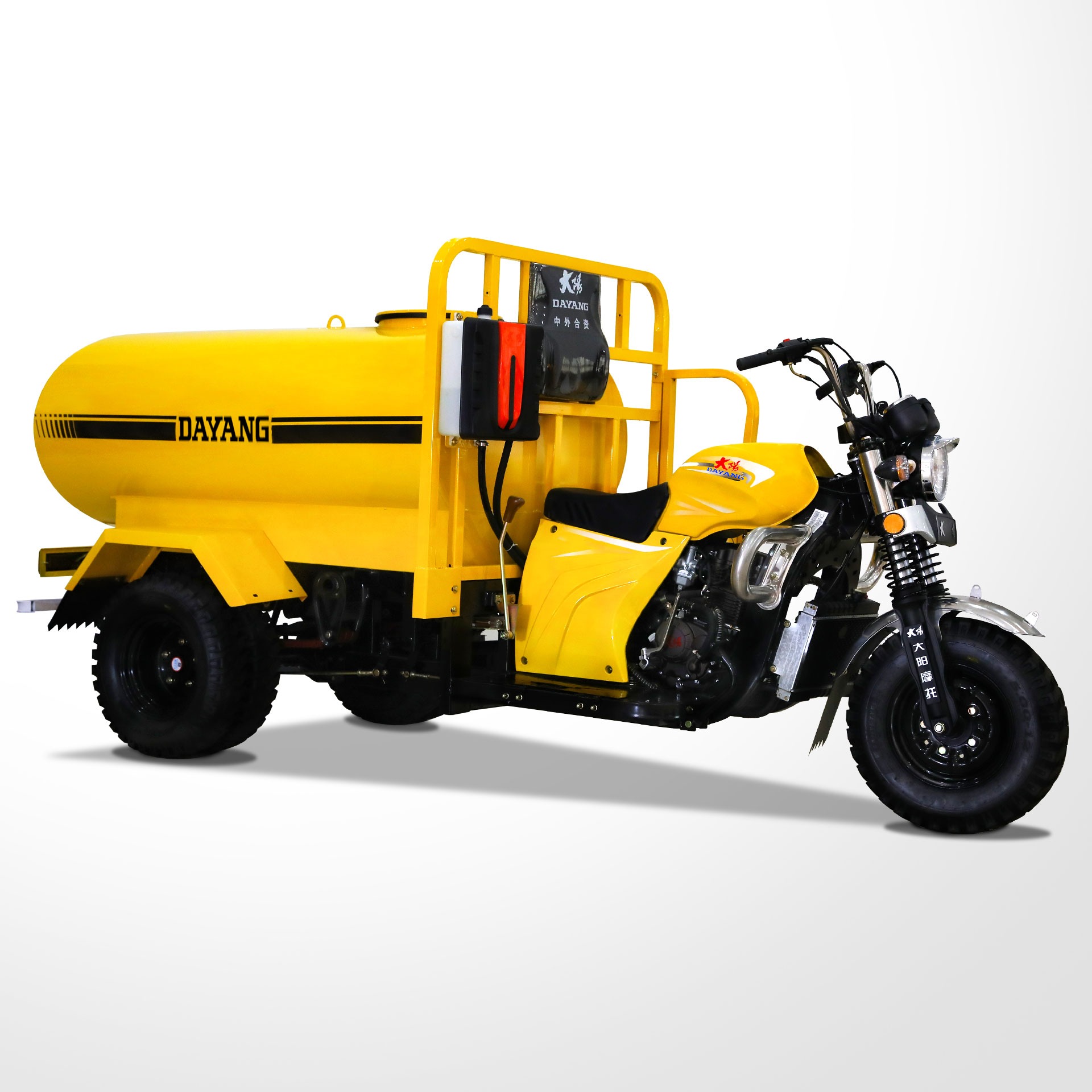 1600L Sprinkler Tricycle with Motorized Driving Type and 250CC Displacement Suitable
