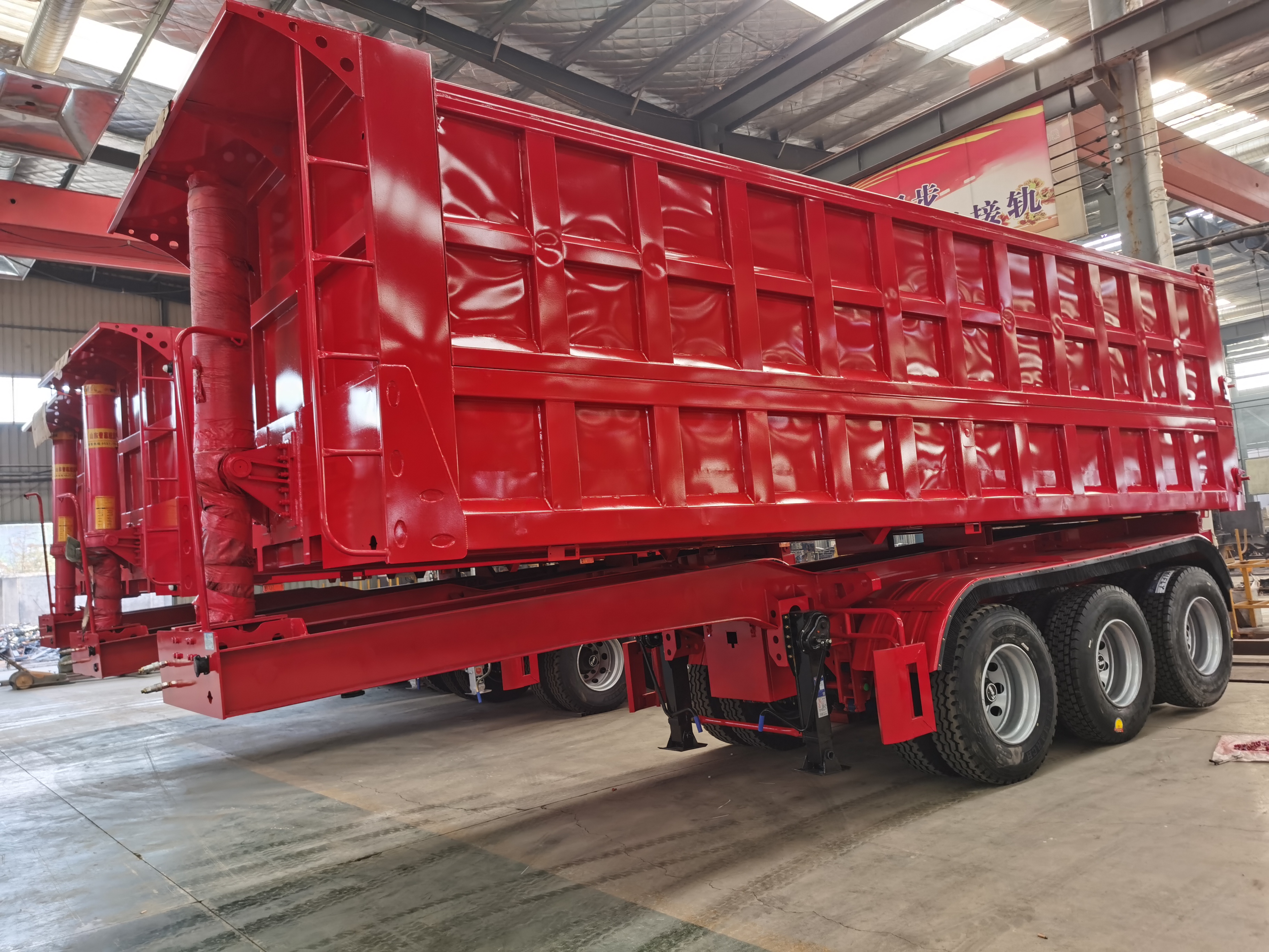60T Rear Dump Trailer 3 Axle Hydraulic Cylinder Ending Tipper Semi-Trailer with Materials
