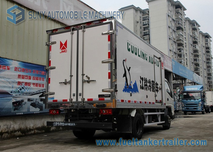Euro 4 3000KG JMC Refrigerated Box Truck refrigerator freezer cargo van