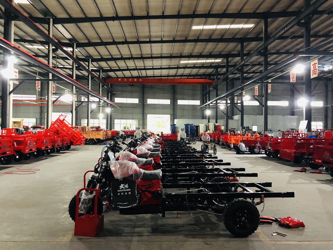 Powerful 200cc Water Cooling Engine Enclosed Cabin Motorcycle Tricycle for Adults
