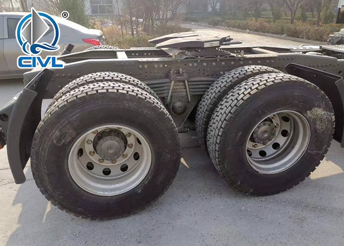 High Cabin SINOTRUK HOWO Tractor Truck RHD 6X4 Euro2 420HP ZZ4257V3241V