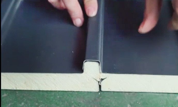 Waterproof PU Foam Sandwich Panel Fireproof Aluminum Roof Sandwich Panels