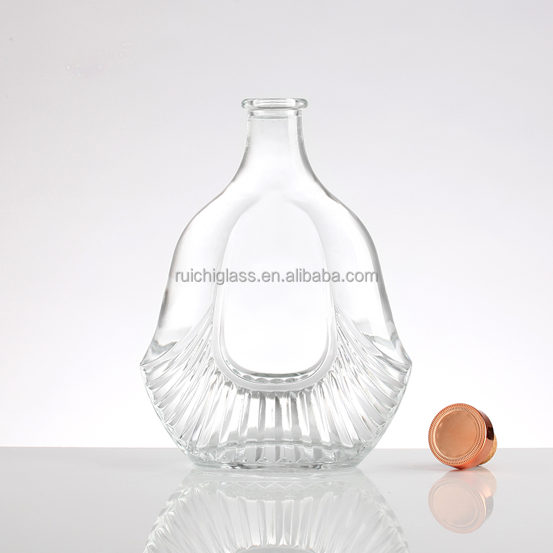 Customize Sealing Type Skull Head Glass Bottle in 300mL 350mL 750mL Sizes for Spirits