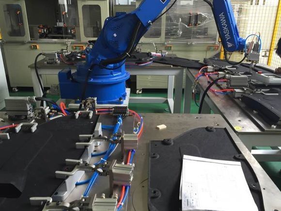 Automatic Robort Ultrasonic Welding Machine For Car Bottom Panel 30Khz