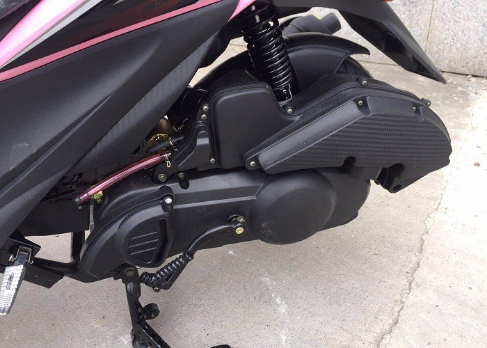 Black Plastic Body Gas Powered Motor Scooters 4 Stroke Engine Hydraulic Shock