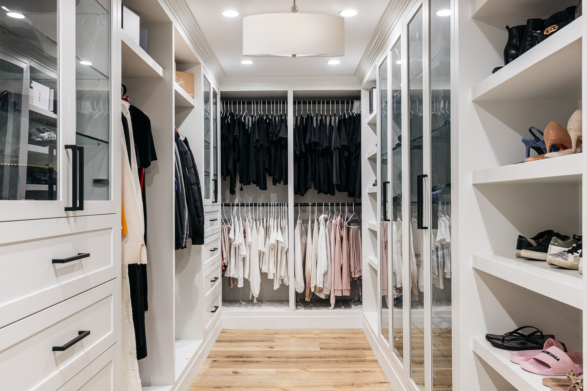 Pop Style Luxury Custom Storage Bedroom Wardrobe in Modern Design with PANEL Wood Style