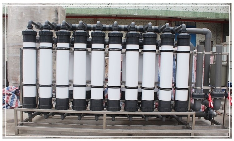 Anti Corrosion Plastic Seawater Desalination Equipment 110V / 220V / 380V 50hz Customized 55-65% Recovery Rate