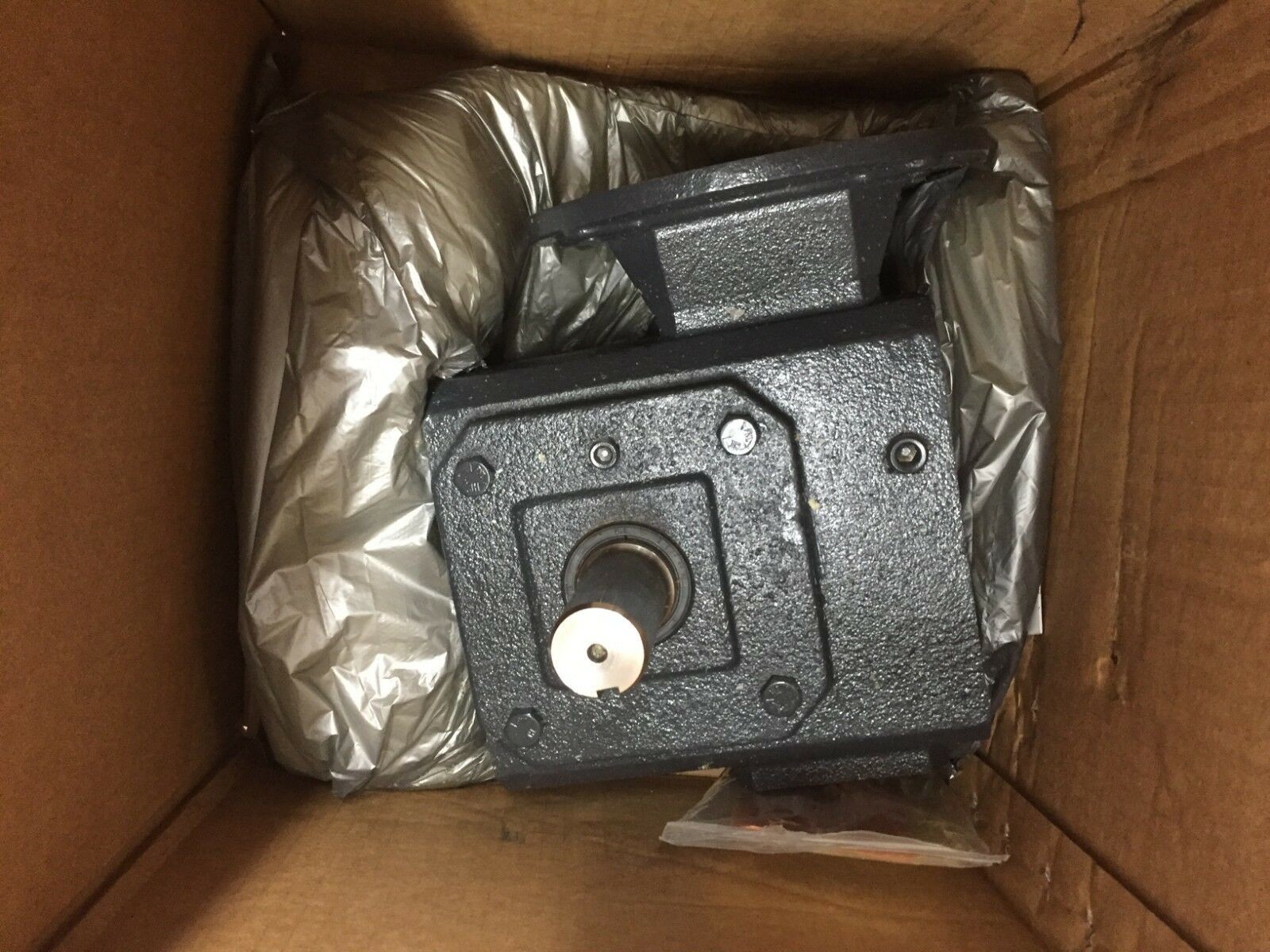237Q56R40 brand new and original, grey is main color,3-5 working day pf deliver time.