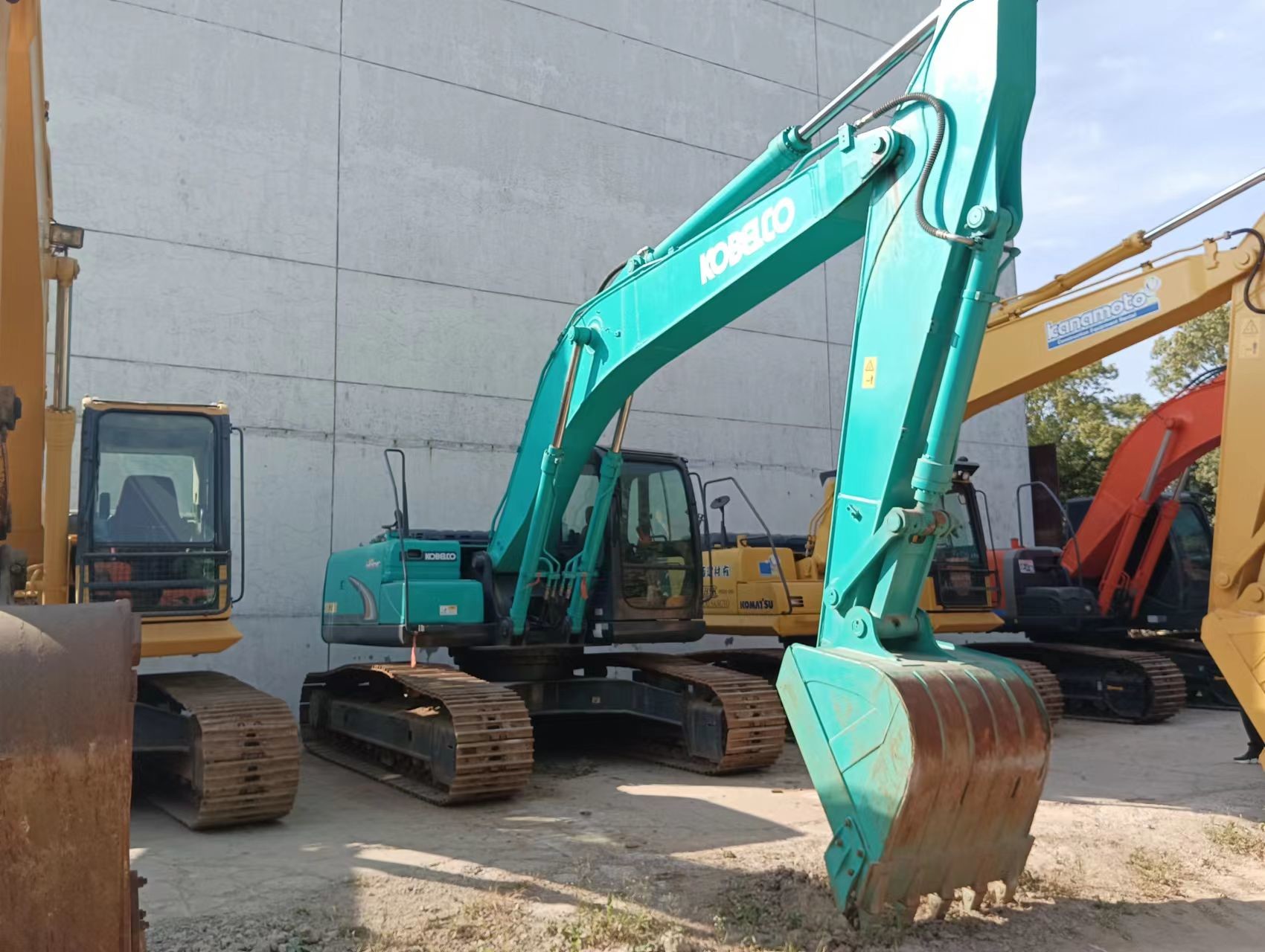 Customized Kobelco 21ton SK210-8 Hino enigne Excavator 1.3m3 Bucket 118KW HINO Engine