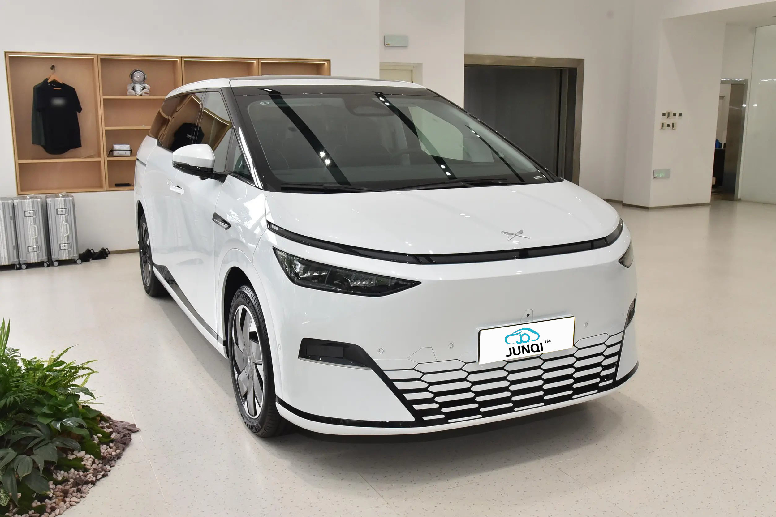 2024 Xpeng X9 Electric Car MPV New Energy Vehicle 610KM 640KM 702KM Xiao Peng EV CAR Made in China 7-Seater MPV Car EV