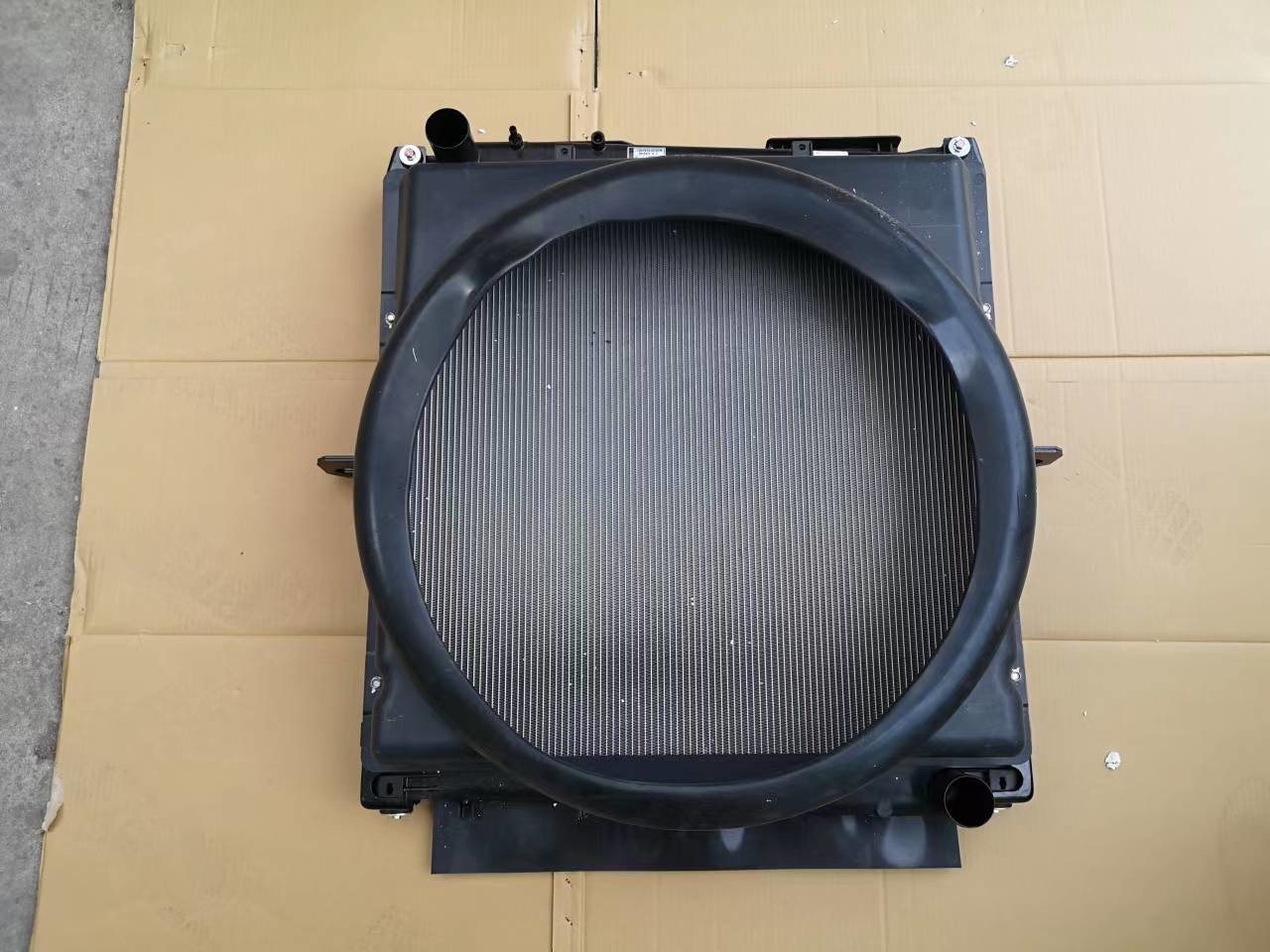 6UZ1 Isuzu Radiator 8974321060 Qingling 1301010-D15YR For Giga VC61 Aluminum Cooling Core And Plastics Fan Guide