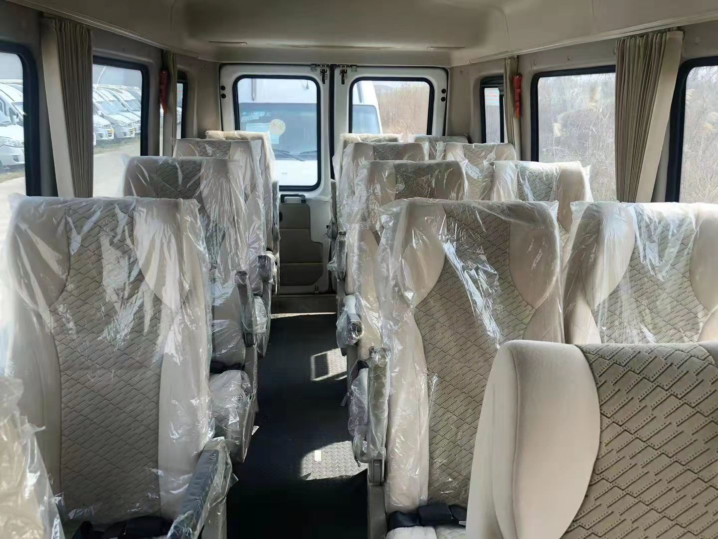 White Iveco Brand Used And New Minibus 15 Seats 129Hp Diesel 2016-2017 Year